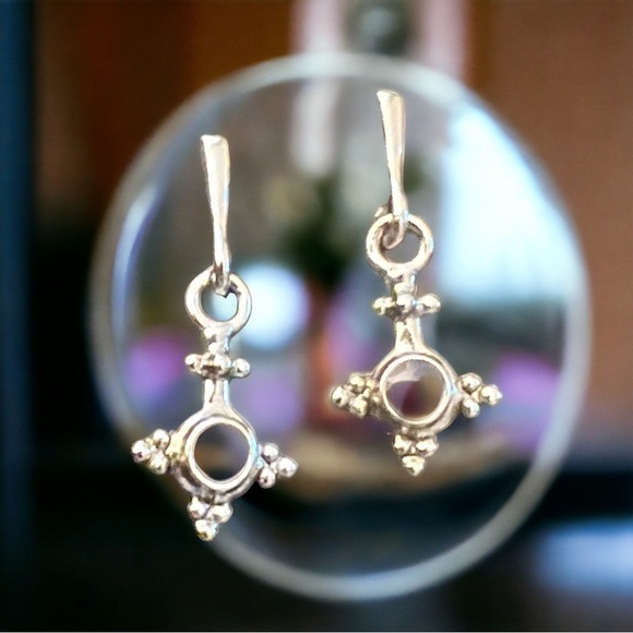 Silver Tone & Black‎ Dangle Earrings-Hypoallergenic Made in the USA - Picture 1 of 2
